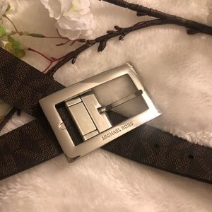 MICHAEL KORS Reversible Belt.... SIZE MEDIUM
